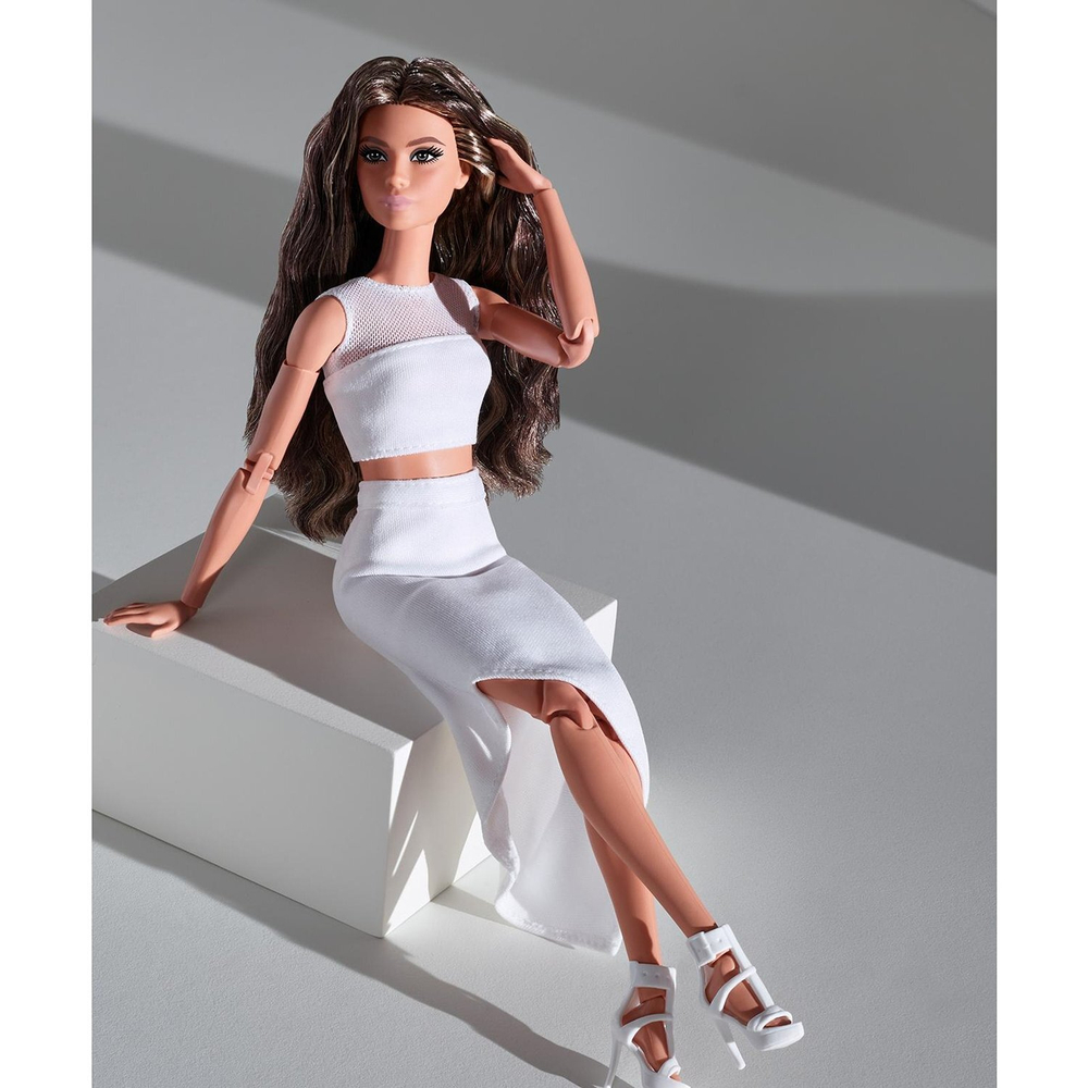 Кукла Barbie из серии Looks Брюнетка | GTD89