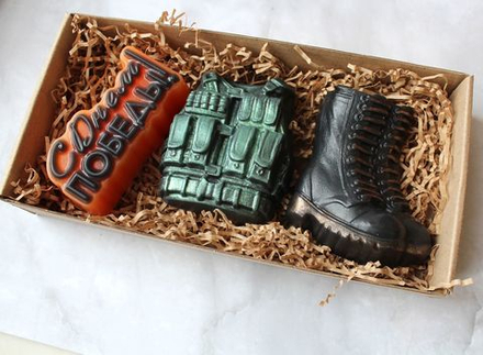 Набор с днём Победы 3 - Бронежилет, Ботинки, Надпись