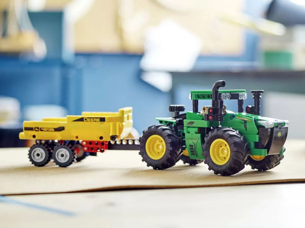 Конструктор LEGO Technic John Deere 9620R 4WD Tractor | 42136