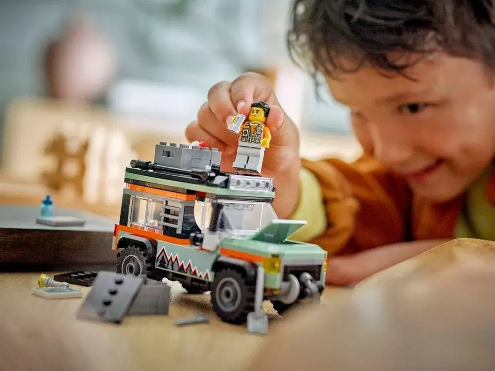 Конструктор LEGO Сity Внедорожный горный грузовик 4x4 | 60447