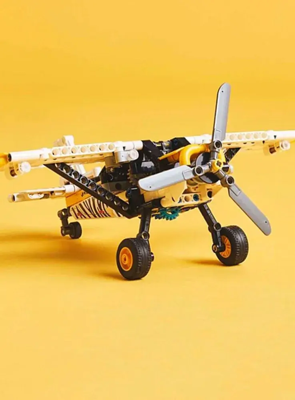 Конструктор LEGO Technic 42198 Пропеллерный самолёт