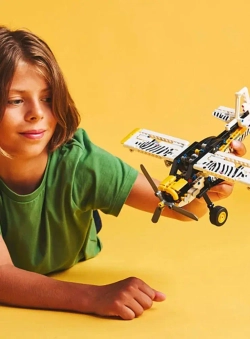 Конструктор LEGO Technic 42198 Пропеллерный самолёт