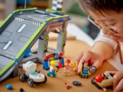 Конструктор LEGO CITY Никаких ограничений: автогоночная трасса | 60460