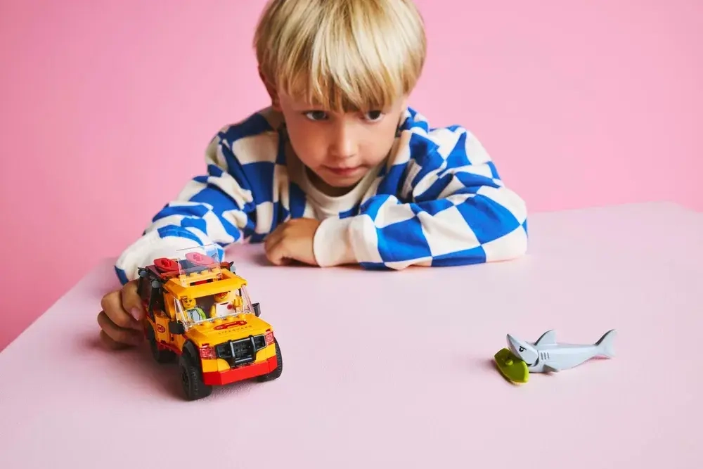 Конструктор LEGO CITY Пляжный спасательный грузовик для спасателей 60453