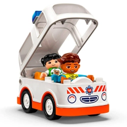Конструктор LEGO DUPLO Машина скорой помощи с водителем | 10447