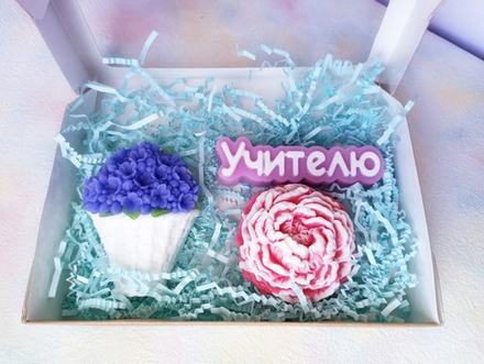 Набор учителю №4 - Пион роз.-бел, Корзина сирени, Надпись, М-0220066