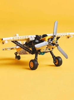 Конструктор LEGO Technic 42198 Пропеллерный самолёт