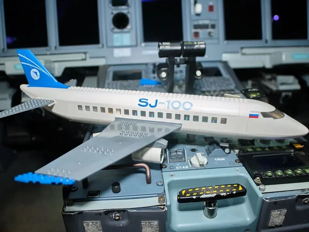 Конструктор Brick Labs Бриксити: Суперджет 100 в Аэропорту, AB-1312