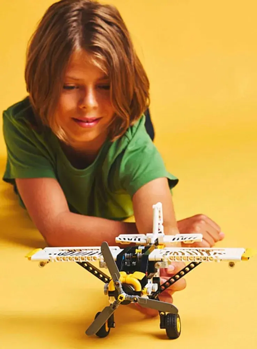 Конструктор LEGO Technic 42198 Пропеллерный самолёт