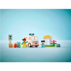 Конструктор LEGO DUPLO Машина скорой помощи с водителем | 10447
