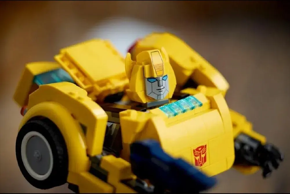 Конструктор LEGO Icons Bumblebee Бамблби | 10338