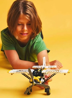 Конструктор LEGO Technic 42198 Пропеллерный самолёт