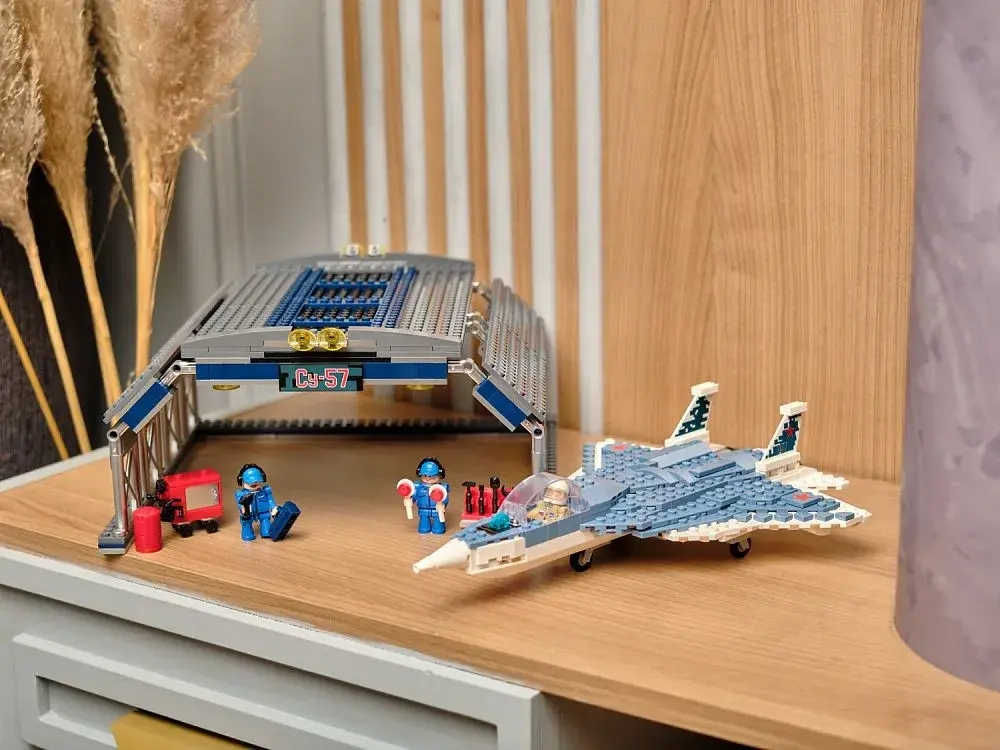 Конструктор Brick Labs Бриксити: Истребитель СУ-57 с ангаром, AB-1311