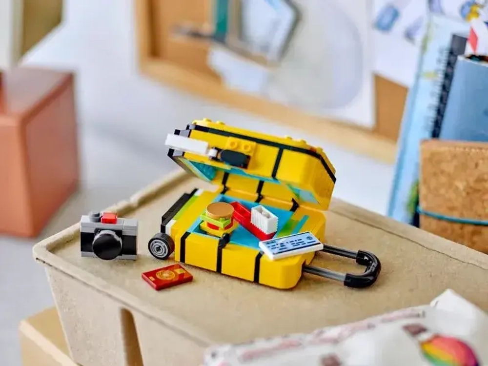 Конструктор LEGO Желтый дорожный чемодан | 40817