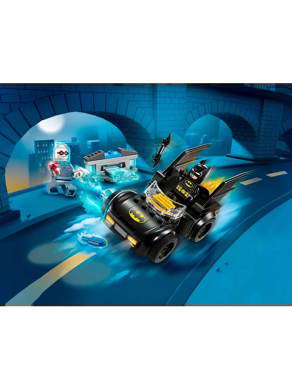 Конструктор LEGO Super Heroes DC 76301 Бэтмобиль Бэтмена против мистера Фриза