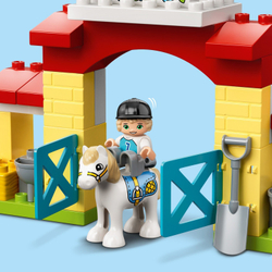 Конструктор LEGO DUPLO Town Конюшня для лошади и пони | 10951