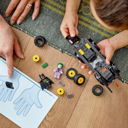 Конструктор LEGO Super Heroes Погоня на Бэтмобиле: Бэтмен против Джокера | 76264