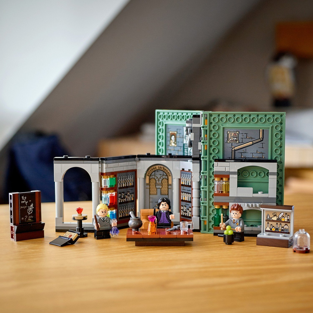 Конструктор LEGO Harry Potter Учёба в Хогвартсе Урок зельеварения | 76383