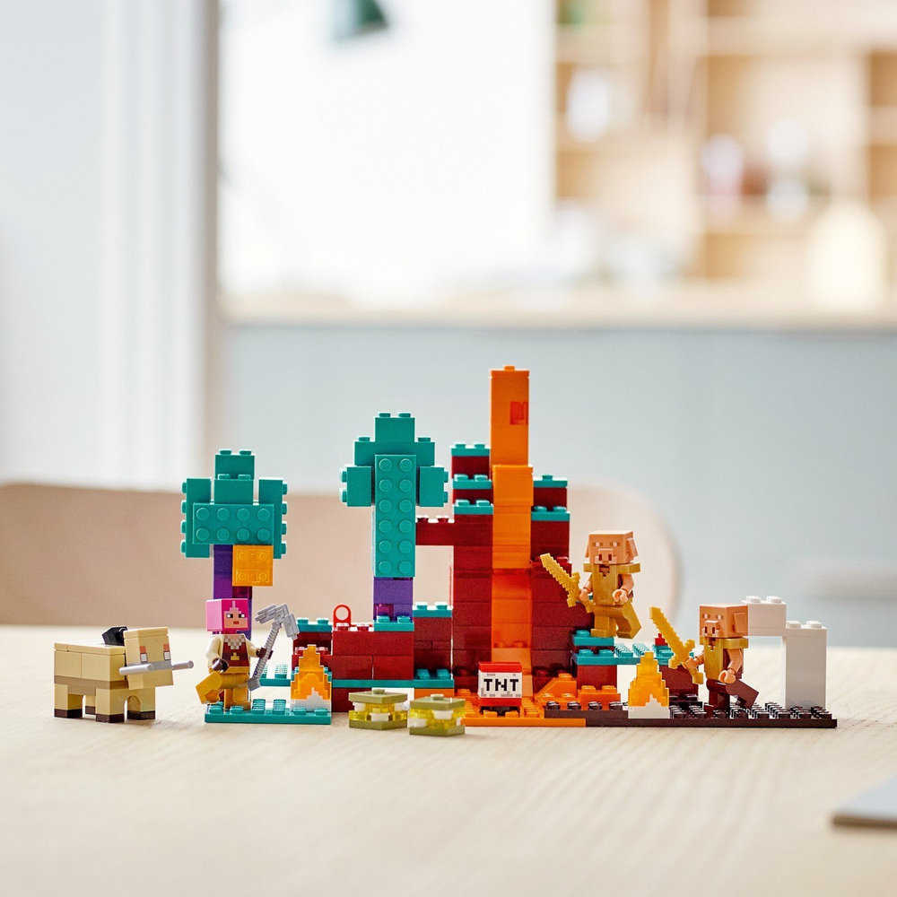 Конструктор LEGO Minecraft Искажённый лес | 21168
