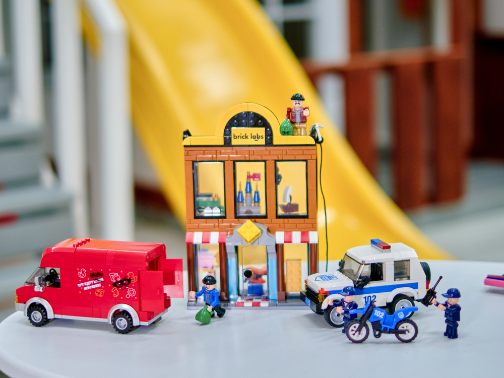 Конструктор Brick Labs Бриксити AB-1309 Ограбление магазина конструкторов