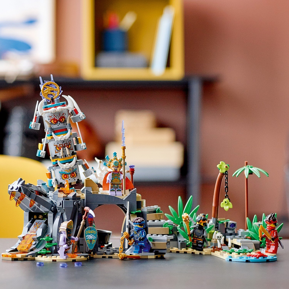 Конструктор LEGO Ninjago Деревня Хранителей | 71747