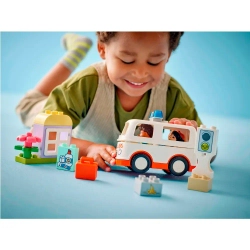 Конструктор LEGO DUPLO Машина скорой помощи с водителем | 10447