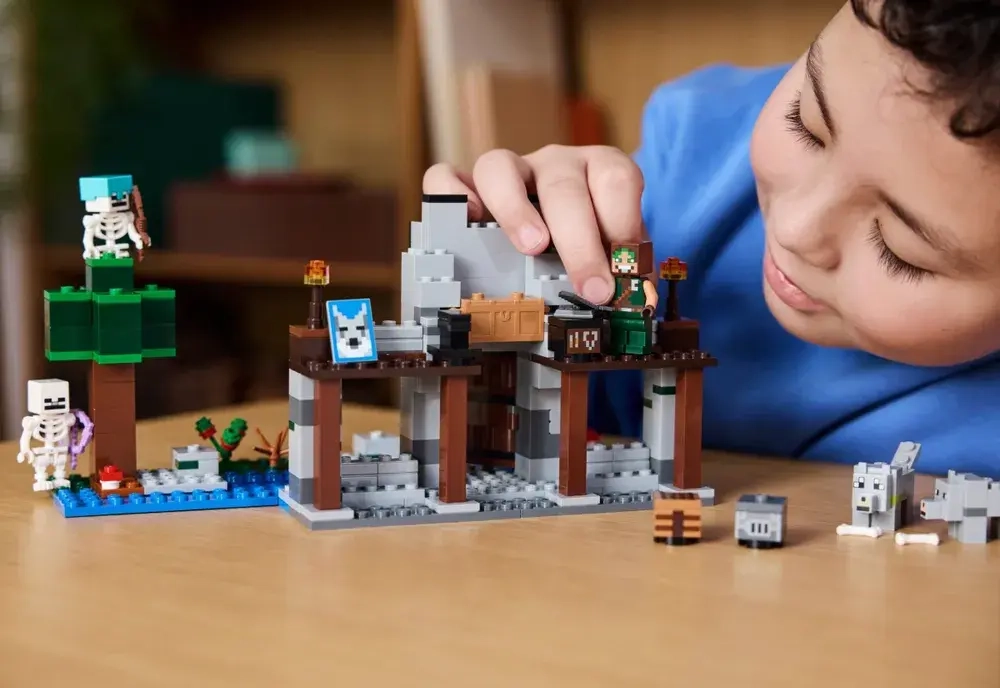 Конструктор LEGO Minecraft Волчья крепость 21261